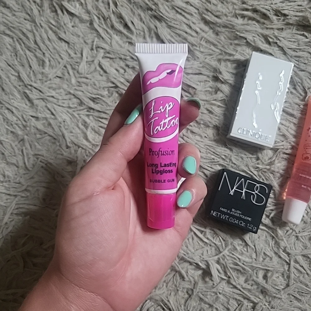 Beauty Bundle Makeup Skin Nars Blush Clinique Eyeshadow Duo Moisturizer Lips ✨️